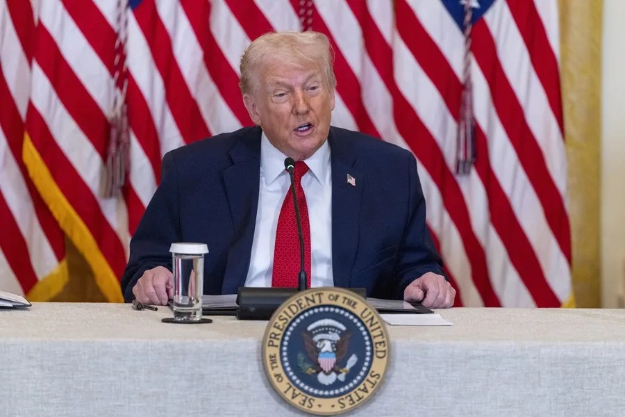 Trump sugiere que podría subir aranceles a países que no acepten sus planes en Groenlandia