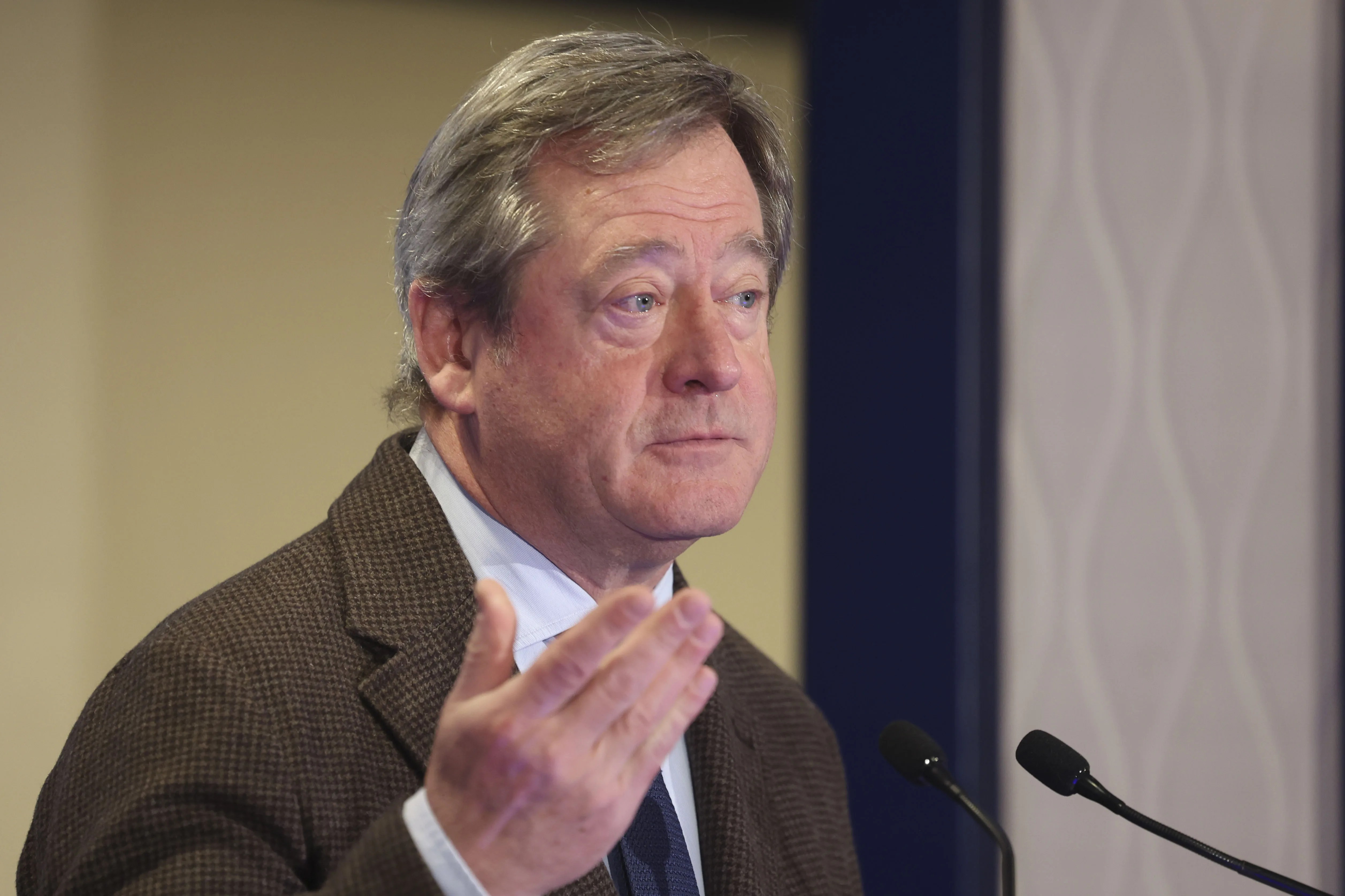 El consejero de Seguridad del Gobierno Vasco, Bingen Zupiria, este miércoles durante su intervención en el Fórum Europa. Tribuna Euskadi, presentado por el que fuera presidente del Parlamento vasco Juan María Atutxa. EFE/Luis Tejido