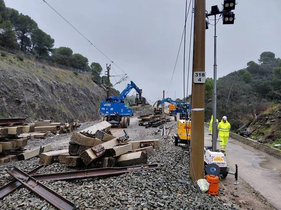 Reparación de la vía del tren a su paso por el término municipal cordobés de Adamuz
