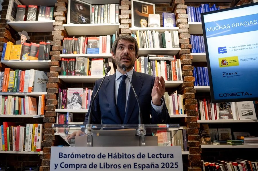 El ministro de Cultura, Ernest Urtasun interviene en la presentación del Barómetro de Hábitos de Lectura y Compra de Libros 2025