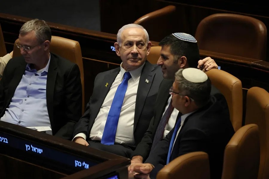 El primer ministro israelí, Benjamín Netanyahu (2-i)