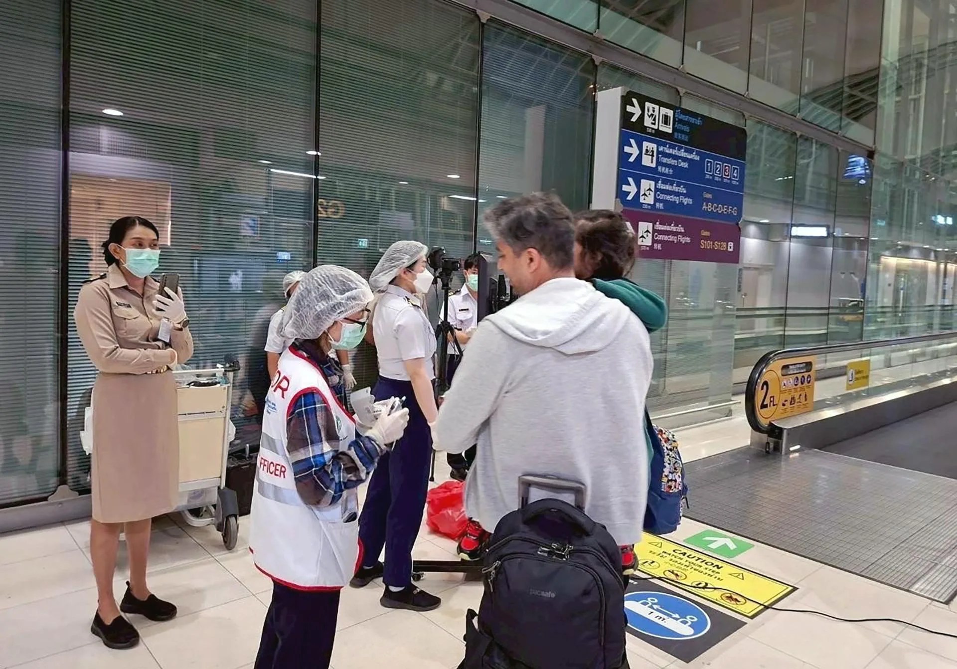 A handout photo made available by Airports of Thailand shows Thai health officials monitoring the body temperatures of international flight passengers after they arrive at Suvarnabhumi Airport in Samut Prakan province, on the outskirts of Bangkok, Thailand, 25 January 2026. EFE-EPA/AIRPORTS OF THAILAND / HANDOUT EDITORIAL USE ONLY/NO SALESHANDOUT EDITORIAL USE ONLY/NO SALES