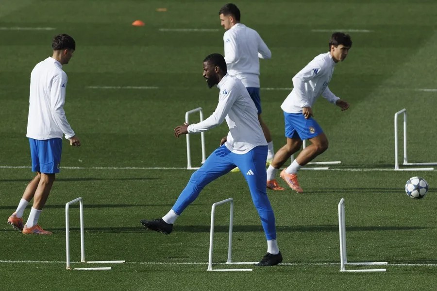 El defensa alemán del Real Madrid, Antonio Rudiger (c).