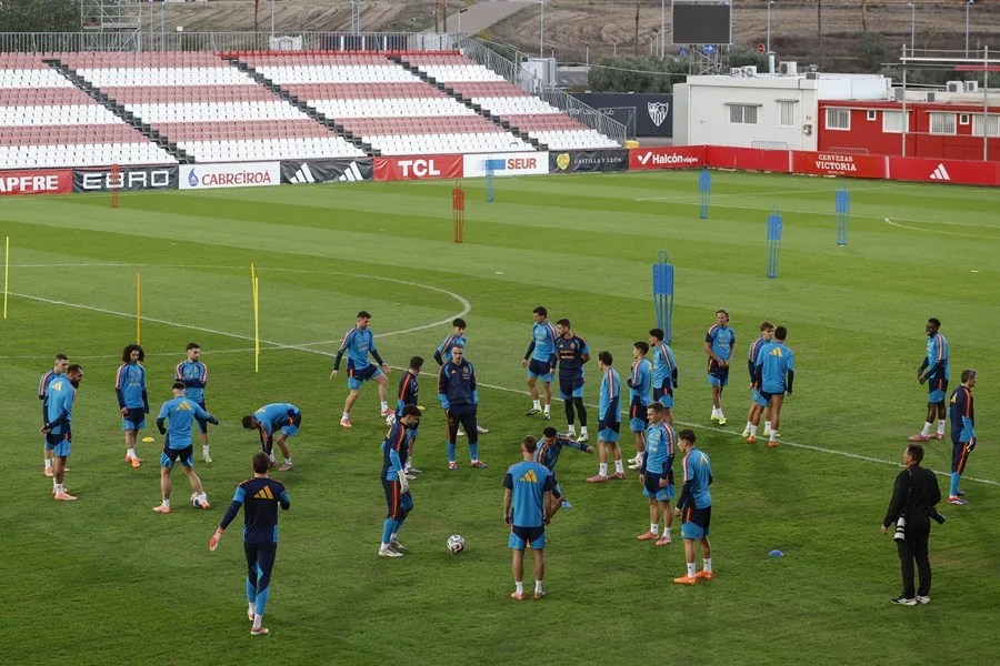 Los jugadores de la selección española de fútbol durante un entrenamiento