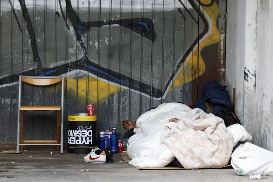 PERSONAS SIN HOGAR FRIO