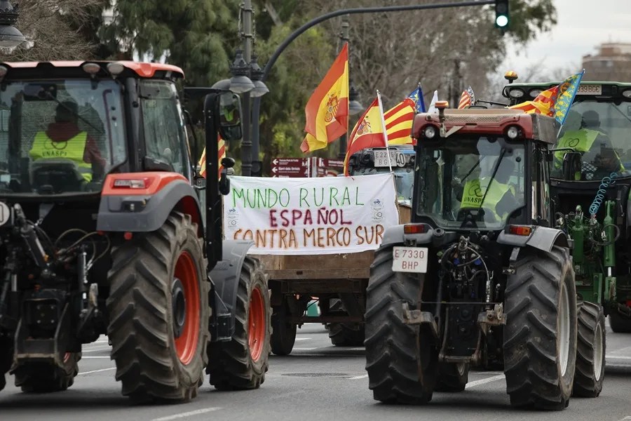 Una tractorada contra el acuerdo comercial UE-Mercosur,