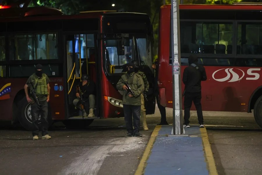 Custodian el acceso al Cuartel de la Montaña tras varias detonaciones y explosiones en la madrugada de este sábado en Caracas