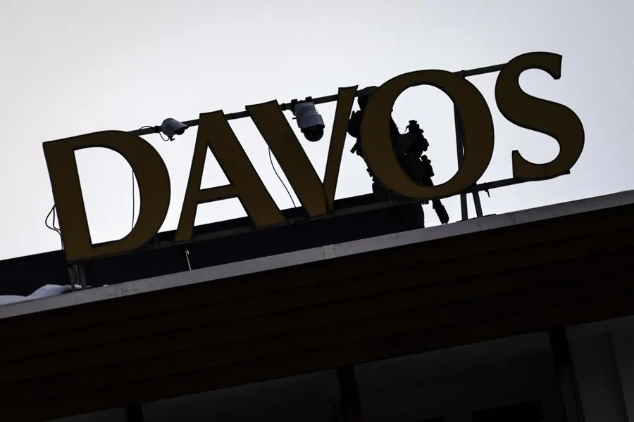 Un cartel de la pasada edición del Foro de Davos, Suiza.