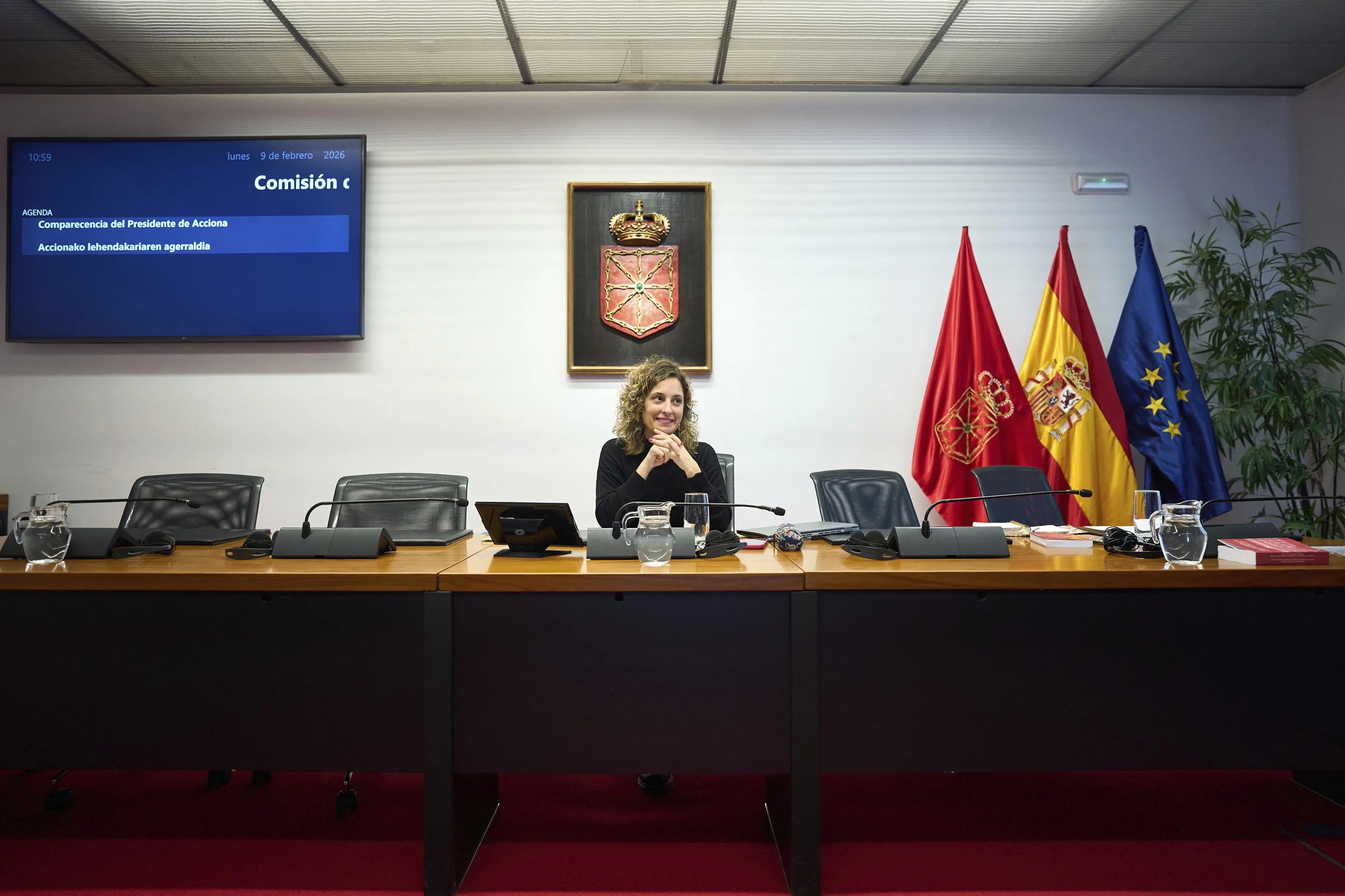 Imagen de la comisión de investigación sobre adjudicación de obras públicas tras suspenderse por la incomparecencia del presidente de Acciona