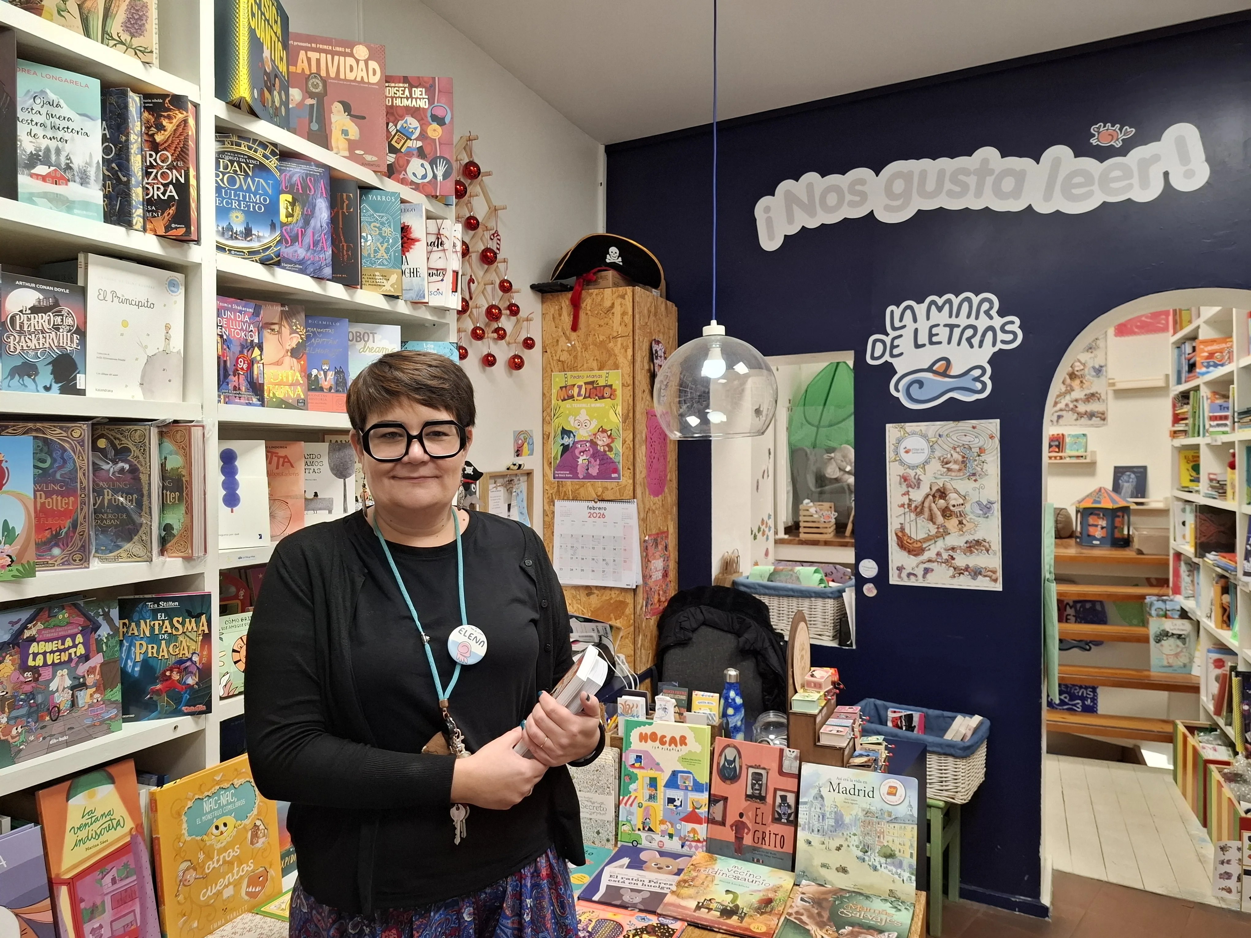 Elena Djukic, responsable de la librería infantil La Mar de Letras situada en pleno corazón de Madrid. EFE/Isabel Rodríguez