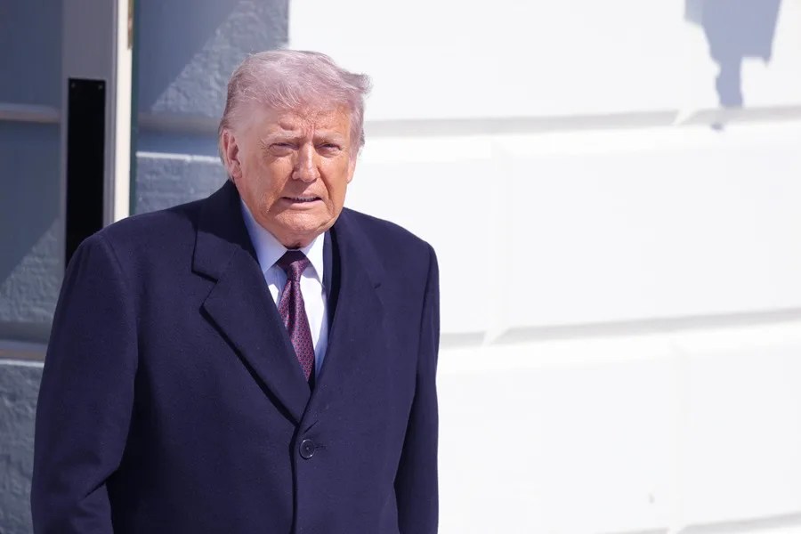 El presidente de Estados Unidos, Donald Trump, habla este viernes en la Casa Blanca, en Washington (EE.UU.). EFE/ Octavio Guzmán