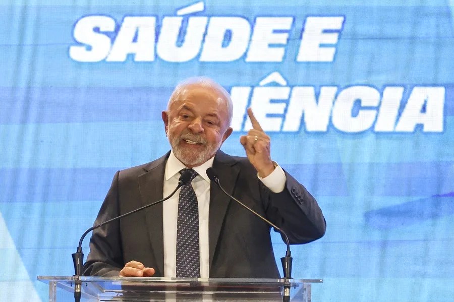 El presidente de Brasil, Luiz Inácio Lula da Silva, habla durante un evento este lunes, en Sao Paulo (Brasil). EFE/ Sebastiao Moreira