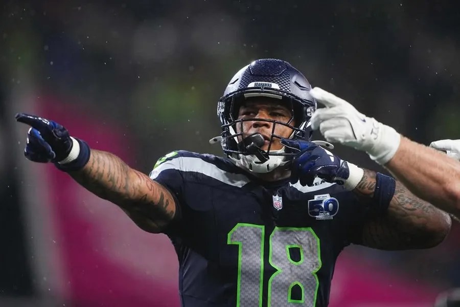 Elijah Arroyo, de un campo de tierra en Cancún, al Super Bowl con Seahawks