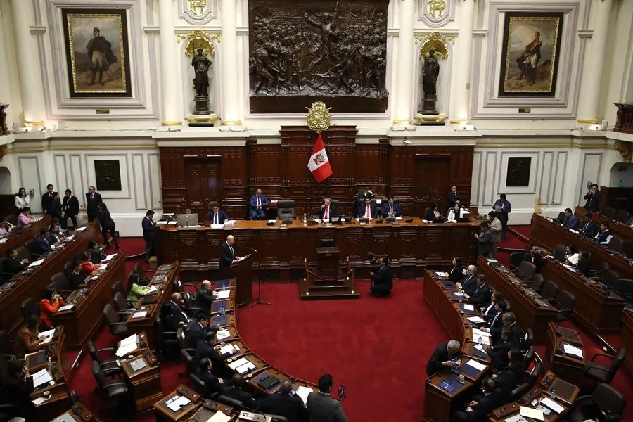 El Congreso logra la firmas para debatir la destitución del presidente interino de Perú