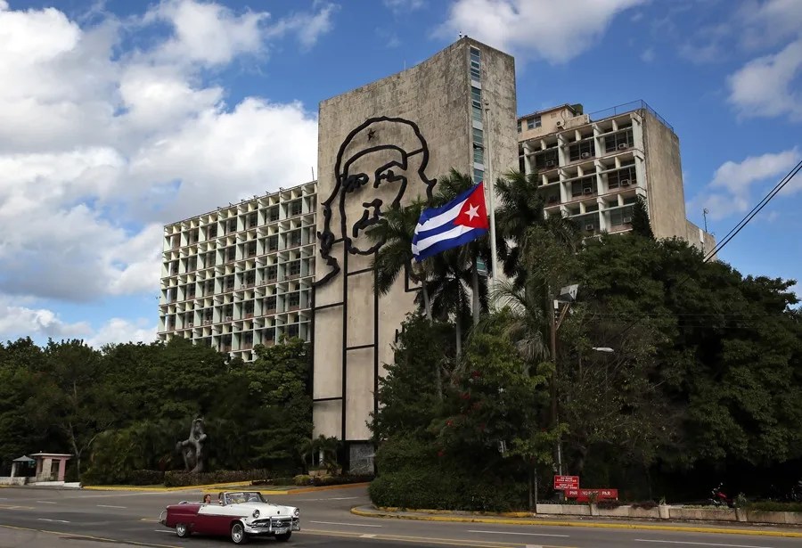 EE.UU. advierte a Cuba que debe realizar "dramáticos cambios muy pronto"