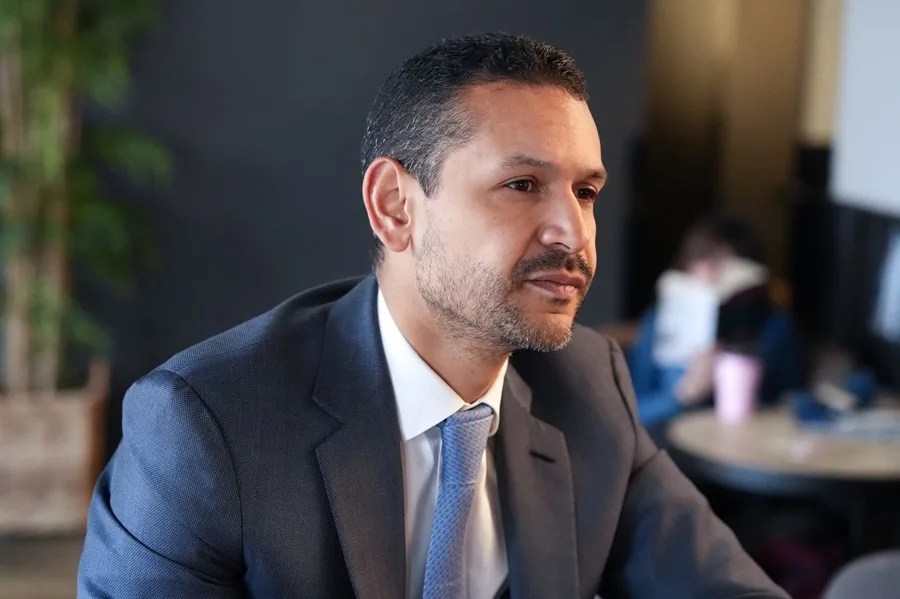 El candidato presidencial colombiano Daniel Palacios promueve en EE.UU. su promesa de mano dura en seguridad