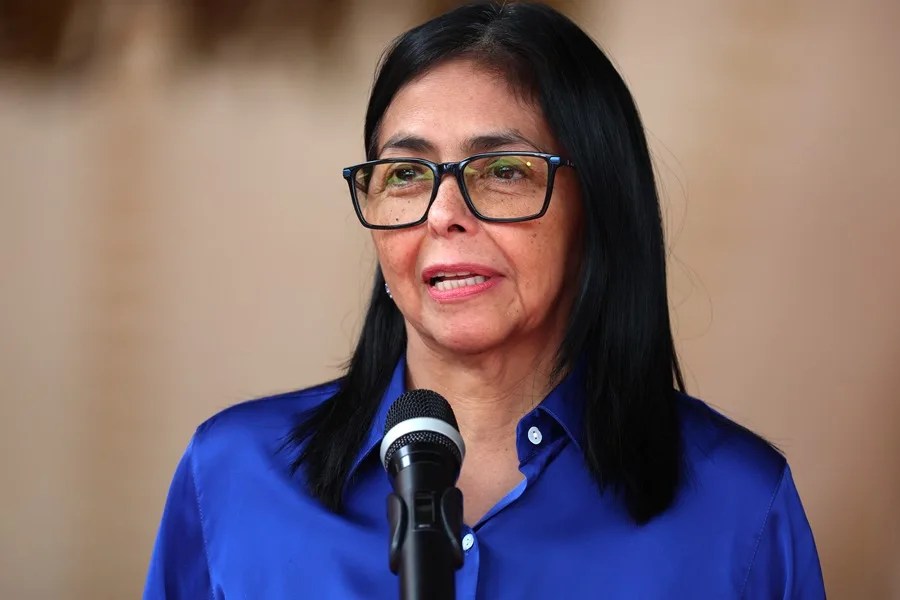 Delcy Rodríguez conversa con el canciller italiano sobre los presos políticos y la "verdad" de Venezuela