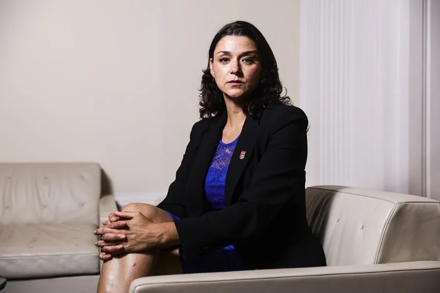 La presidenta del Grupo de Acción Financiera Internacional (GAFI), Elisa de Anda Madrazo, posa para una fotografía en la sede de la OCDE en París, Francia. EFE/EPA/Teresa Suárez