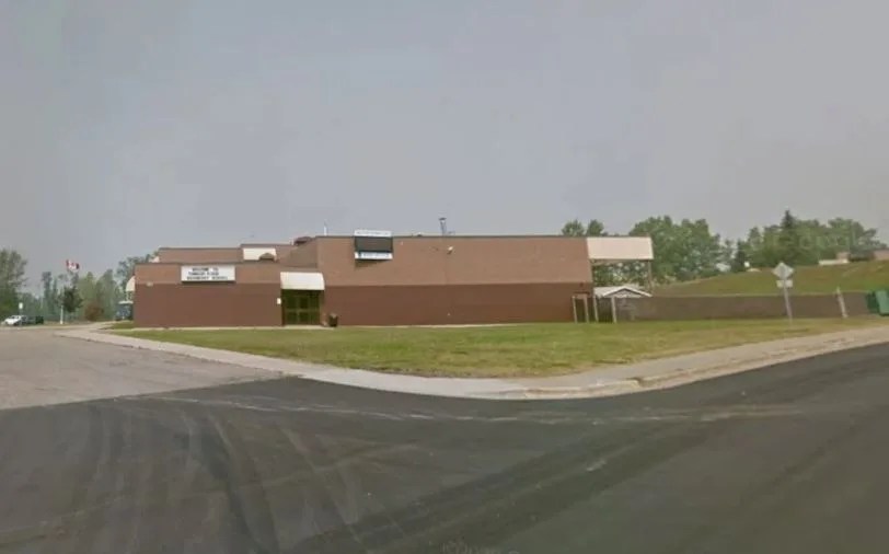 Imagen de la escuela de secundaria en Tumbler Ridge en la que al menos diez personas murieron este martes cuando una persona disparó, según informó la Policía. . EFE/ Google Maps