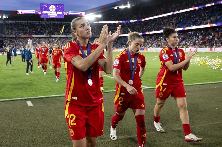 De izquierda a derecha) Las españolas Patri Guijarro, Ona Batlle y Lucía García