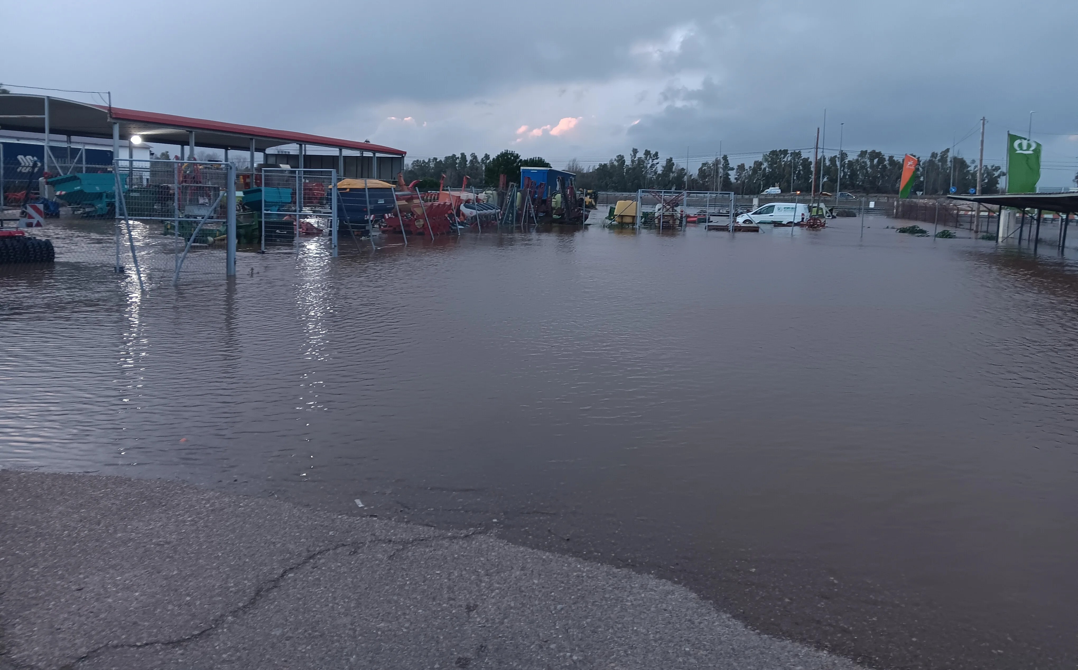 Imagen de las inundaciones que han afectado a diversas zonas de Extremadura como consecuencia de las borrascas. EFE/José Luis Real