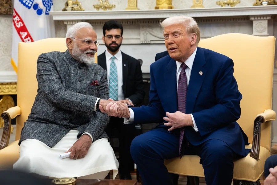 Trump anuncia que India dejará de comprar petróleo de Rusia y le rebaja los aranceles