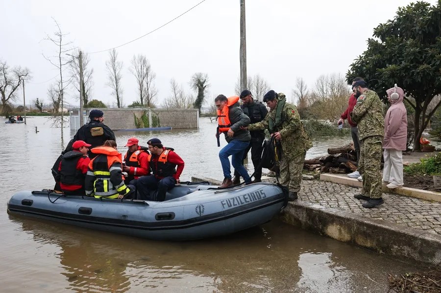 Evacuaciones en Portugal por la crecida del río Mondego