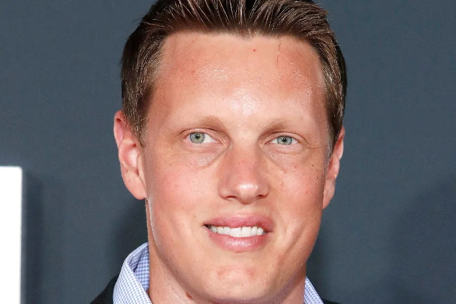 El CEO de Paramount ofrece compromisos de producción y estrenos en cine si logra comprar Warner