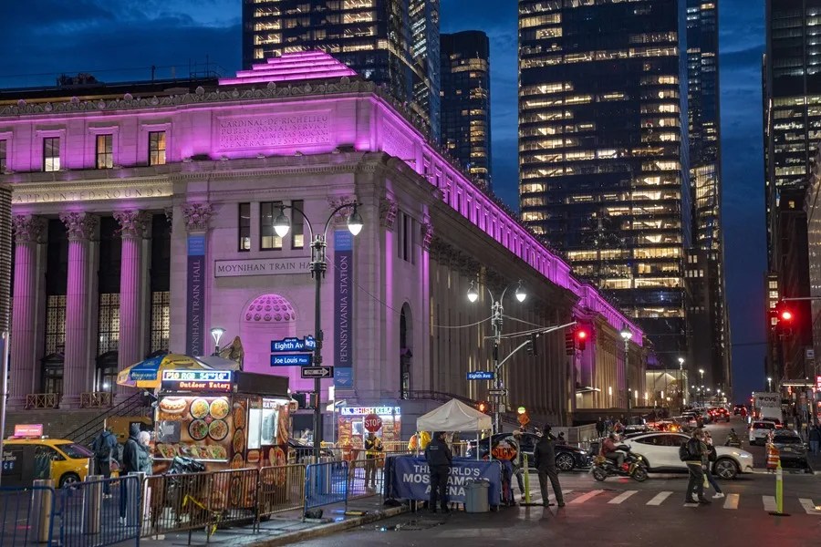 Trump propuso poner su nombre a un aeropuerto en Washington y a Penn Station en Nueva York