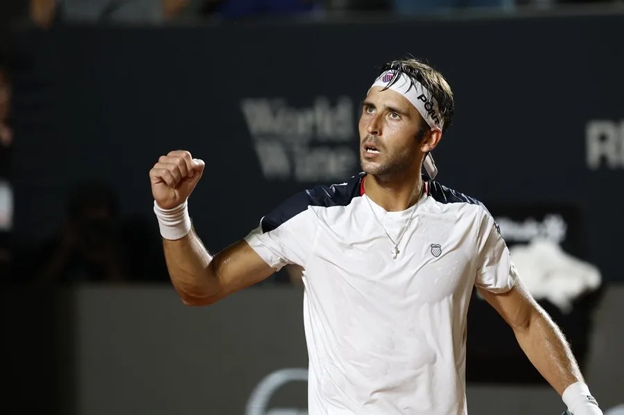 Etcheverry logra su primer título ATP en Río tras una remontada épica ante Tabilo