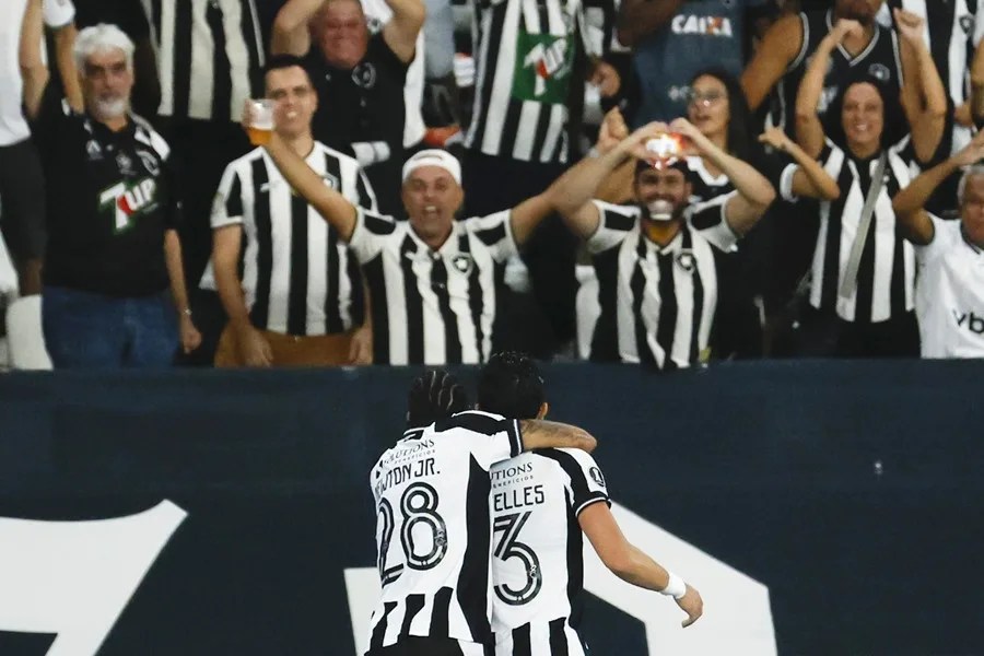 Un campeón fue eliminado y otro pasó trabajos para seguir en la Copa Libertadores