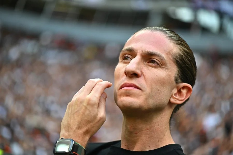 Filipe Luís aclara que no quiso relativizar el racismo contra Vinícius