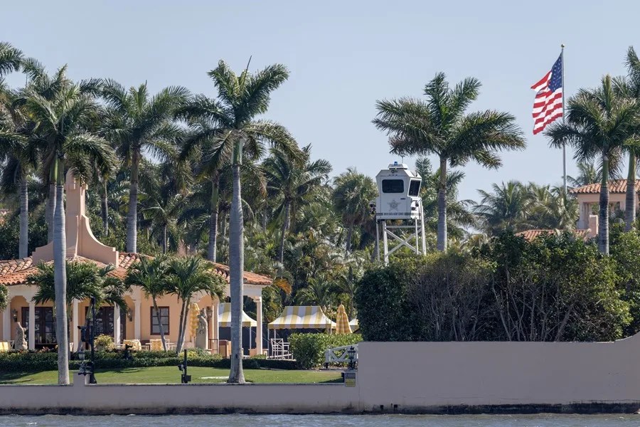 El Servicio Secreto mata a un hombre que entró armado en la residencia de Trump en Florida