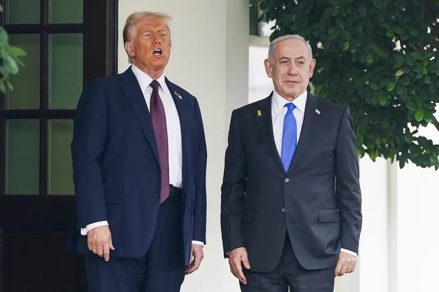 Fotografía de archivo del presidente de Estados Unidos, Donald Trump (i), al recibir al primer ministro de Israel, Benjamín Netanyahu (d), en la Casa Blanca.