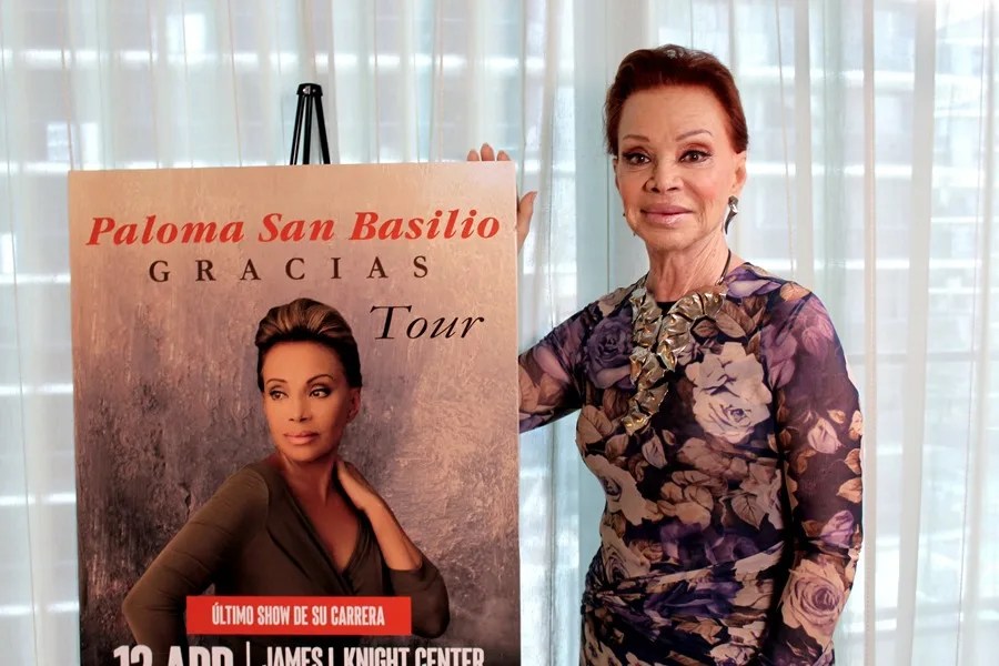 La cantante española Paloma San Basilio posa durante una entrevista con EFE este miércoles, en Miami (Estados Unidos). EFE/ Pedro Pablo Cortés