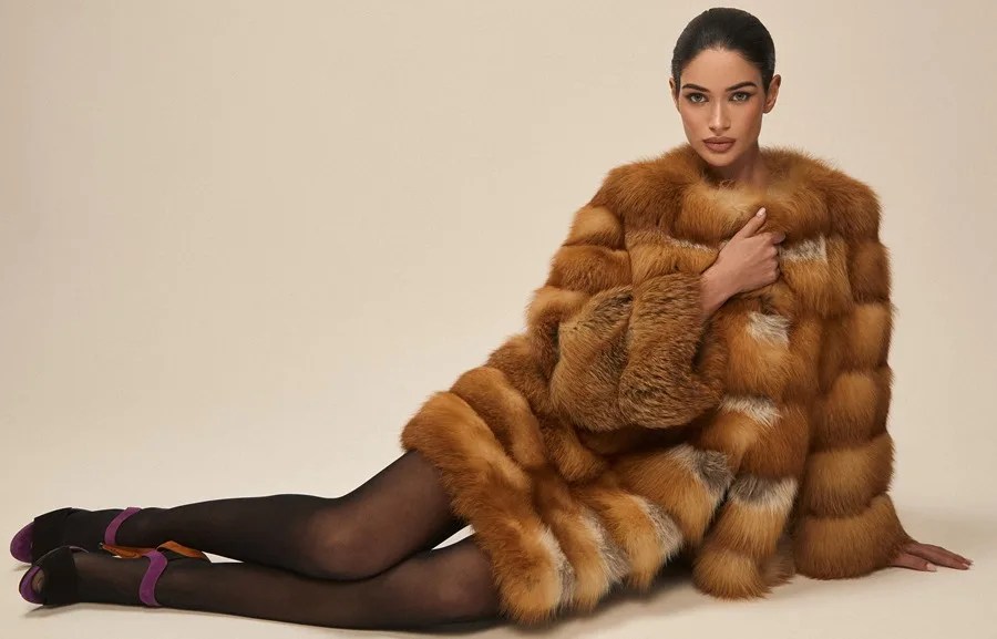 Tras años censurados y estigmatizados, los abrigos de piel de visón, marta, zorro o chinchilla (propios de abuelas y madres) se han convertido en objeto de deseo.