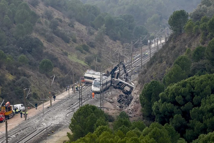 ADIF PIEZAS ACCIDENTE ADAMUZ