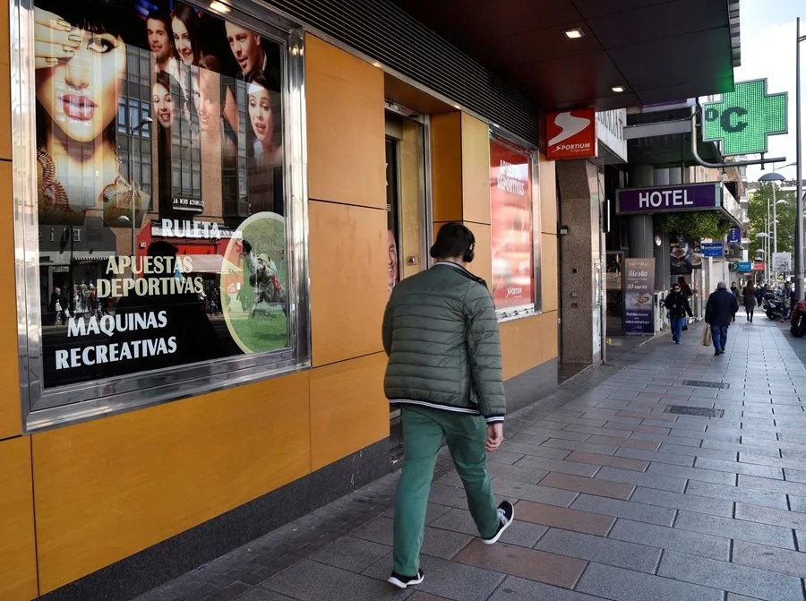 Fachada de un local de casa de apuestas en Madrid