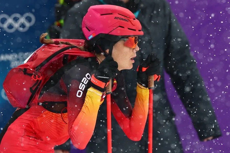 Ana Alonso Rodríguez de España durante la prueba de velocidad femenina de esquí de montaña