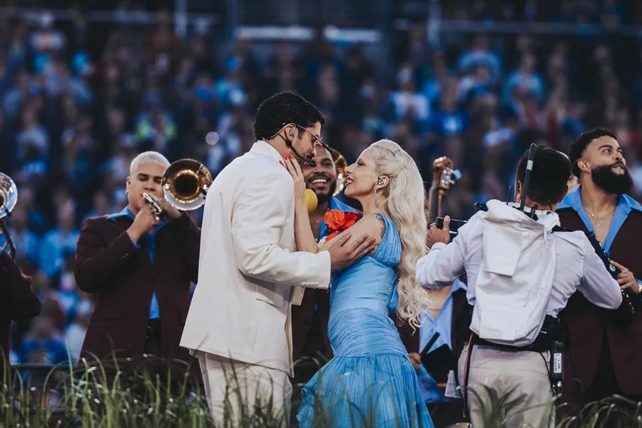 Bad Bunny y Lady Gaga, durante su actuación en el descanso del Super Bowl en Santa Clara, California, Estados Unidos