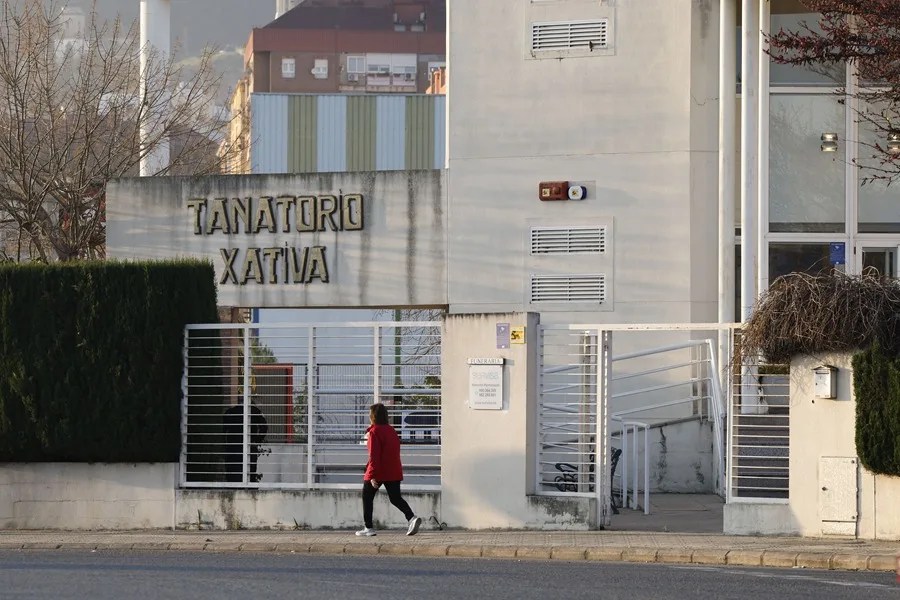 Vista general del Tanatorio de Xátiva donde se encuentran los restos mortales del ex teniente coronel de la Guardia Civil Antonio Tejero.