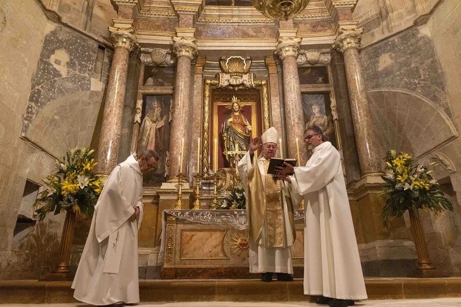 Este martes ha tenido lugar la bendición de la Capilla del Sagrado Corazón de Jesús de la Catedral de Mallorca, tras unas obras de rehabilitación y restauración.