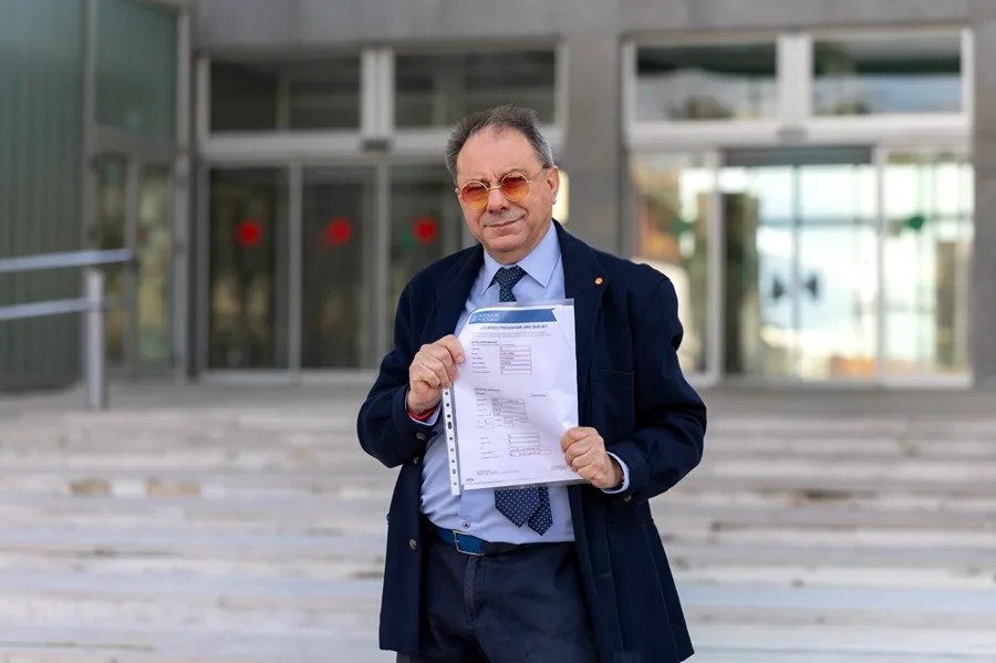 Juan José Florensa, un funcionario de la Agencia Tributaria, posa para EFE en Melilla.