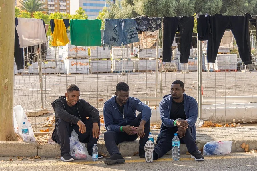 Unos migrantes, recién llegados a Baleares