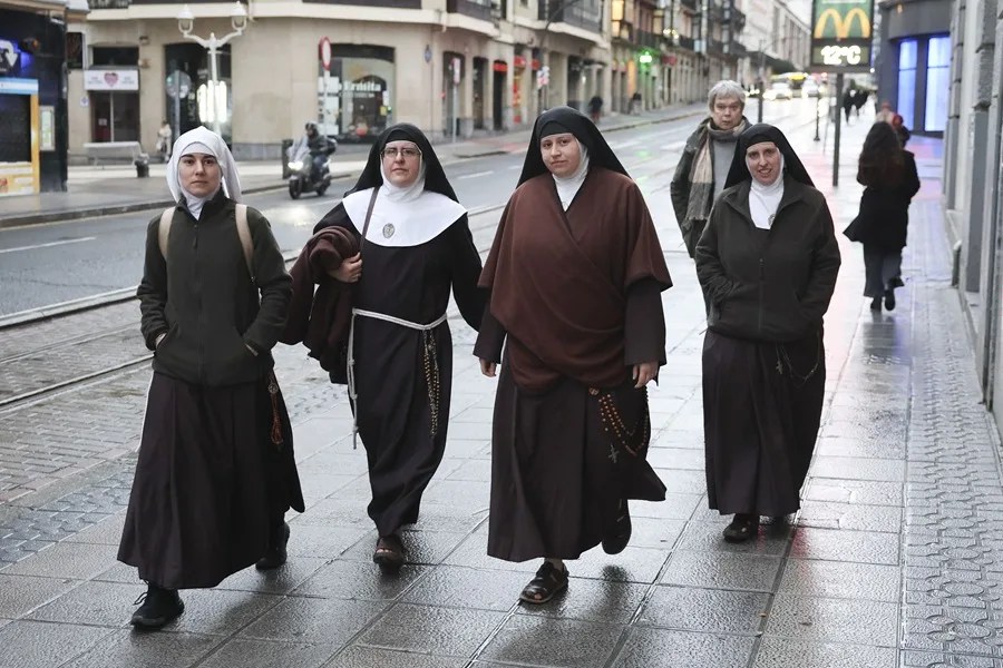 Cuatro de las ocho exmonjas del monasterio de Belorado (Burgos)