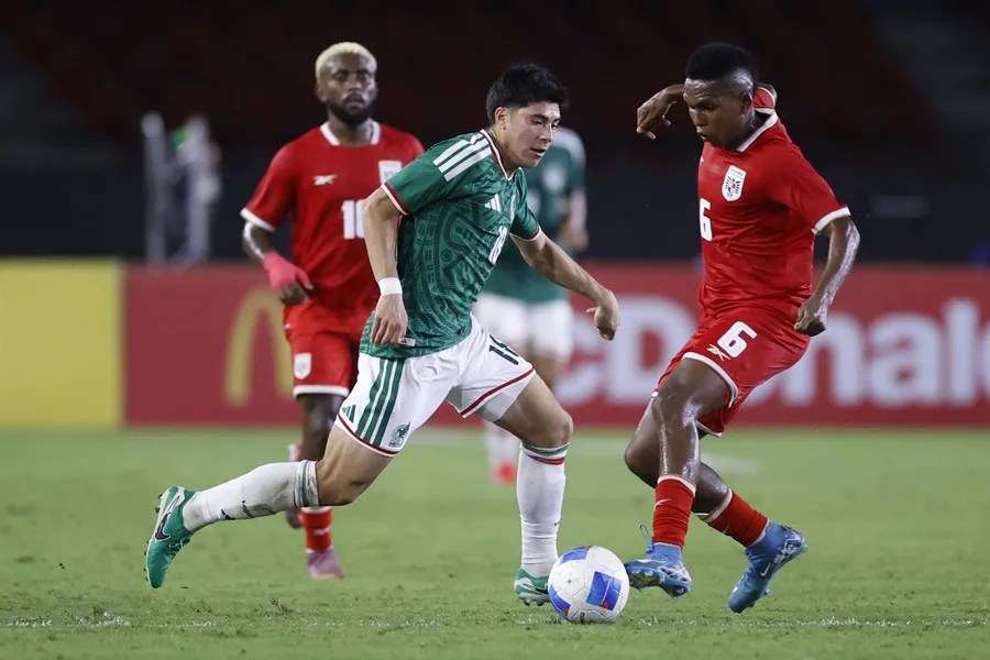 El mexicano Obed Vargas (c)