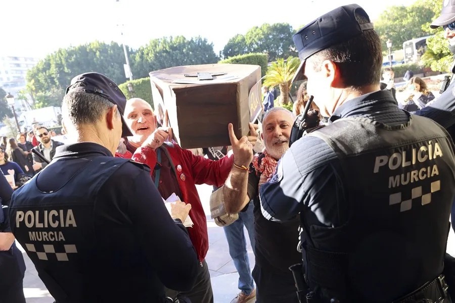 El pleno del Ayuntamiento de Murcia tiene previsto aprobar PECHM, algo que ha provocado el rechazo de colectivos vecinales y organizaciones locales, que se han manifestado