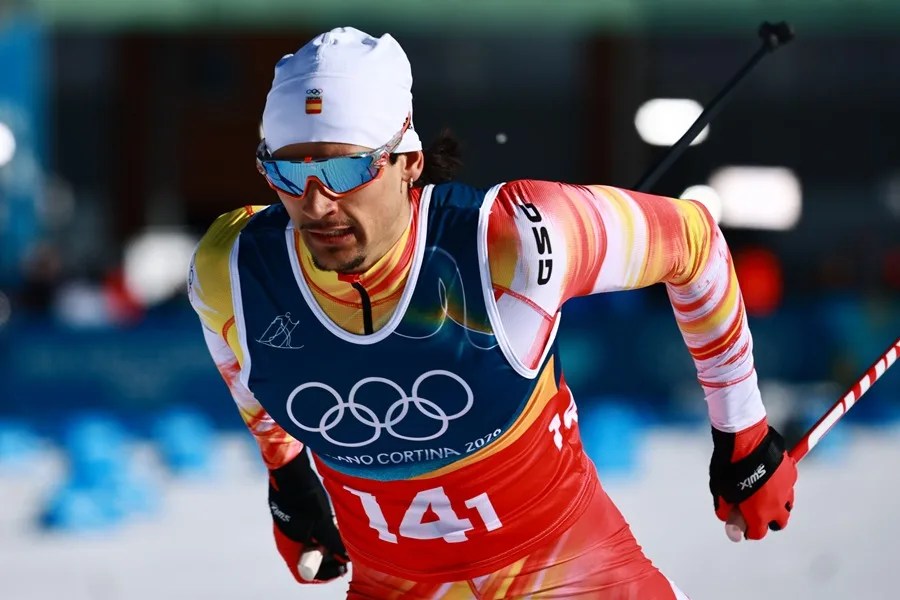 El español Jaume Pueyo en acción durante la clasificación libre de sprint por equipos masculino