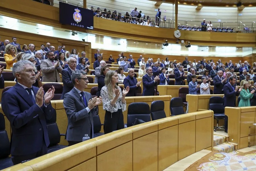 Vista de los ministros del gobierno y senadores.-