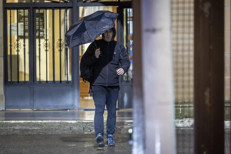 El exjefe de ETA, Garikoitz Aspiazu, Txeroki, a su salida este martes de la prisión de Martutene
